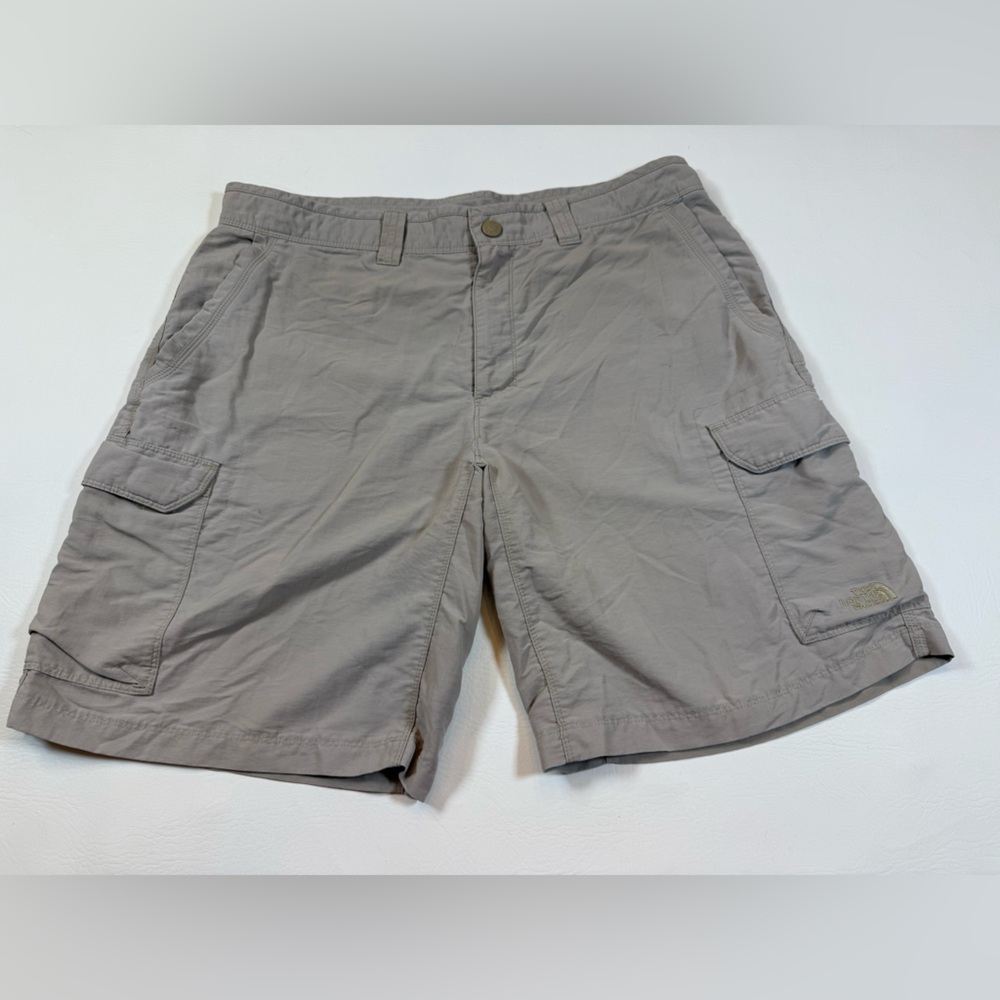 The North Face men’s size 36 cargo khaki shorts (bin AA)